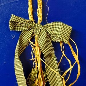 Primitive carrot garland